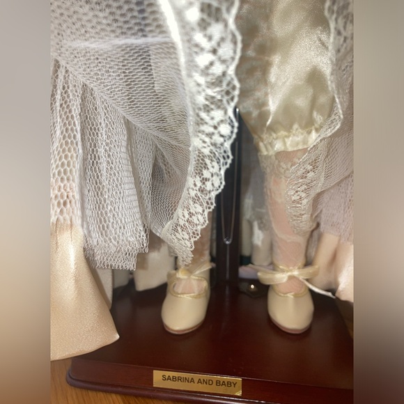 RARE Seymour Mann Series Collection SABRINA BABY Collectible Porcelain Doll - Picture 7 of 10